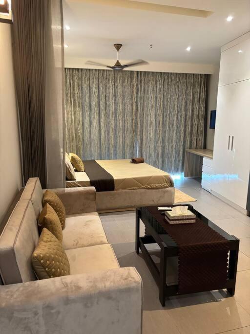 Countryside Luxury Suites - Supernova Noida Nové Dillí Exteriér fotografie
