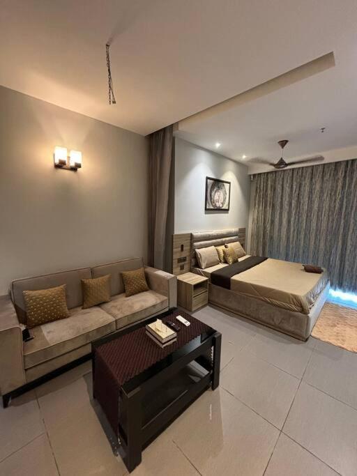 Countryside Luxury Suites - Supernova Noida Nové Dillí Exteriér fotografie
