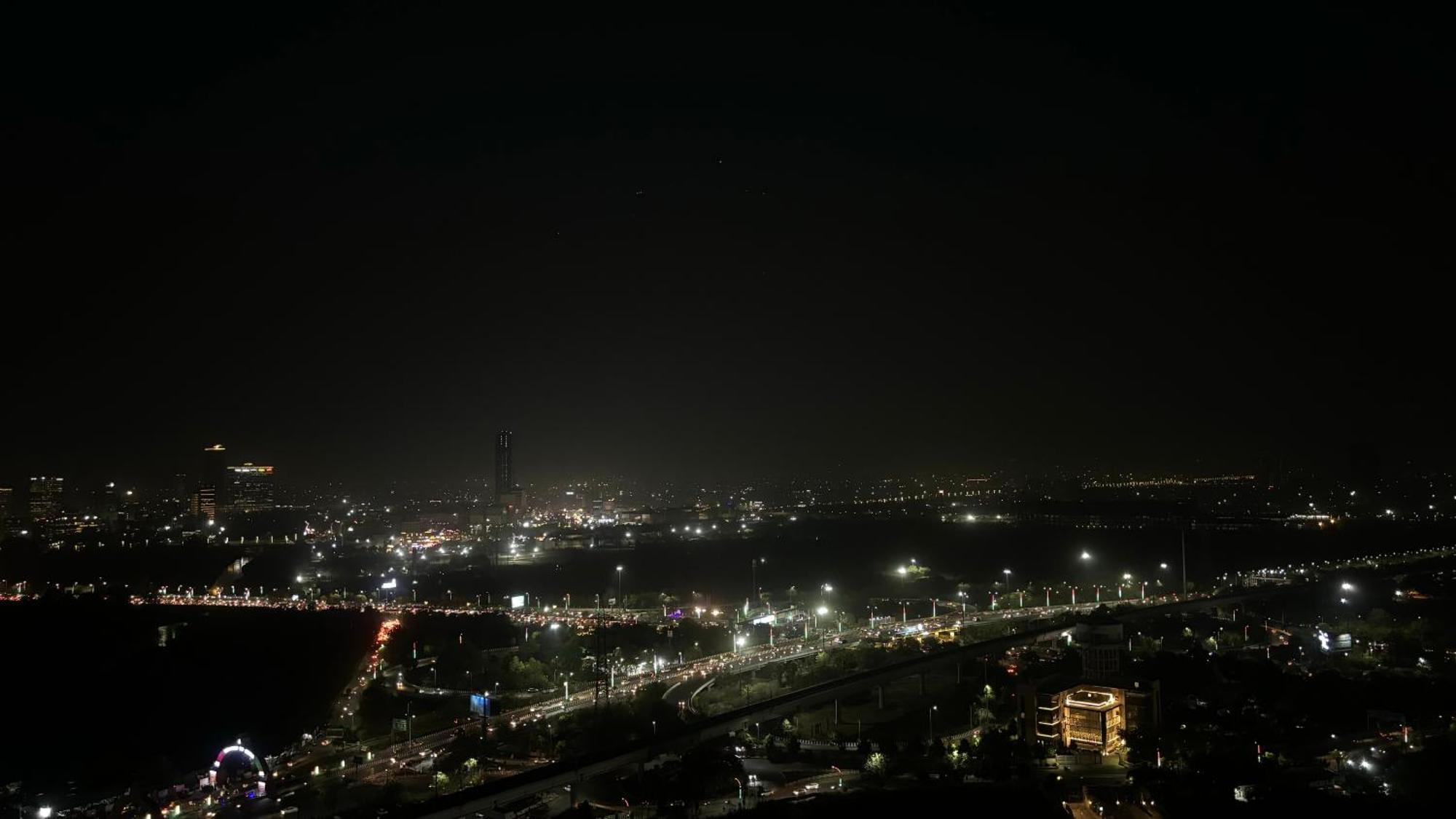 Countryside Luxury Suites - Supernova Noida Nové Dillí Exteriér fotografie